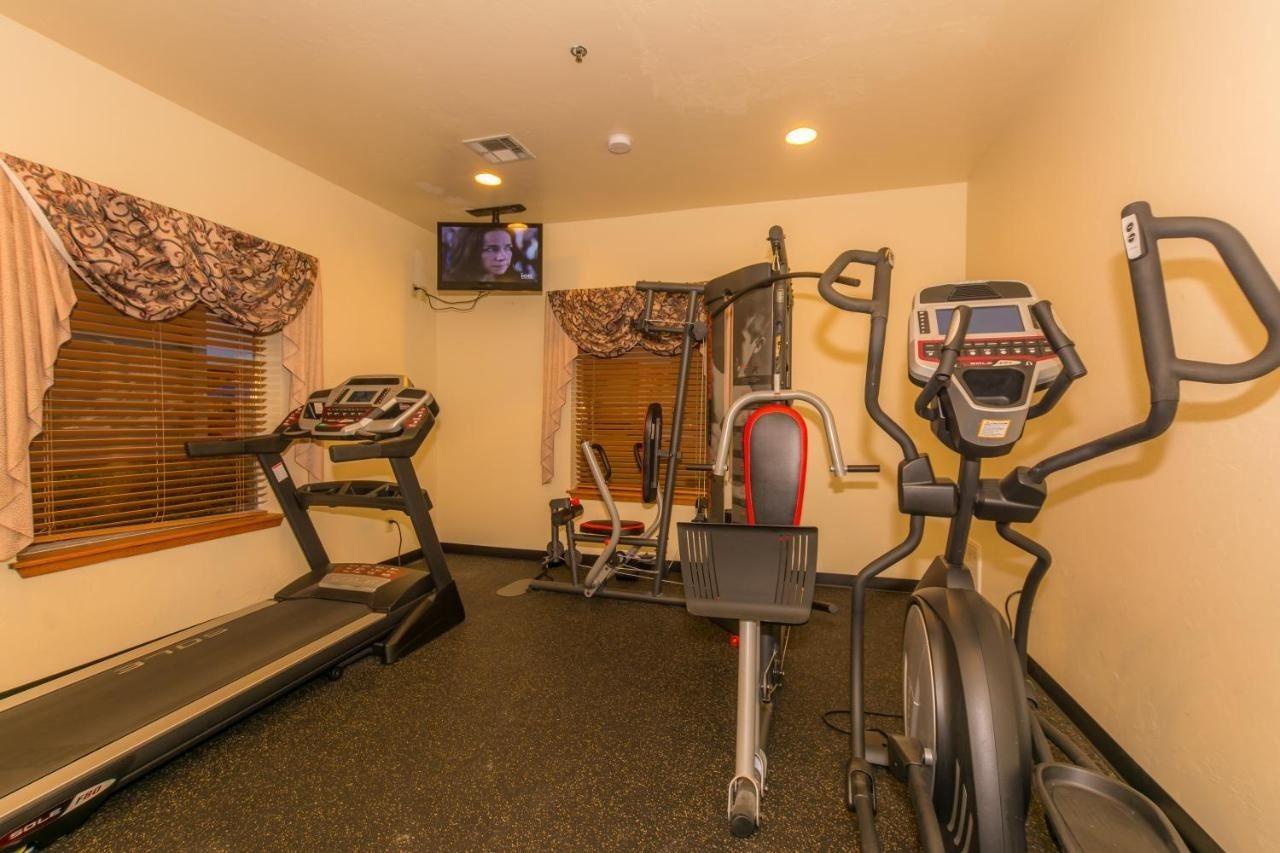Howard Johnson By Wyndham Okc Airport, Fairgrounds, I40