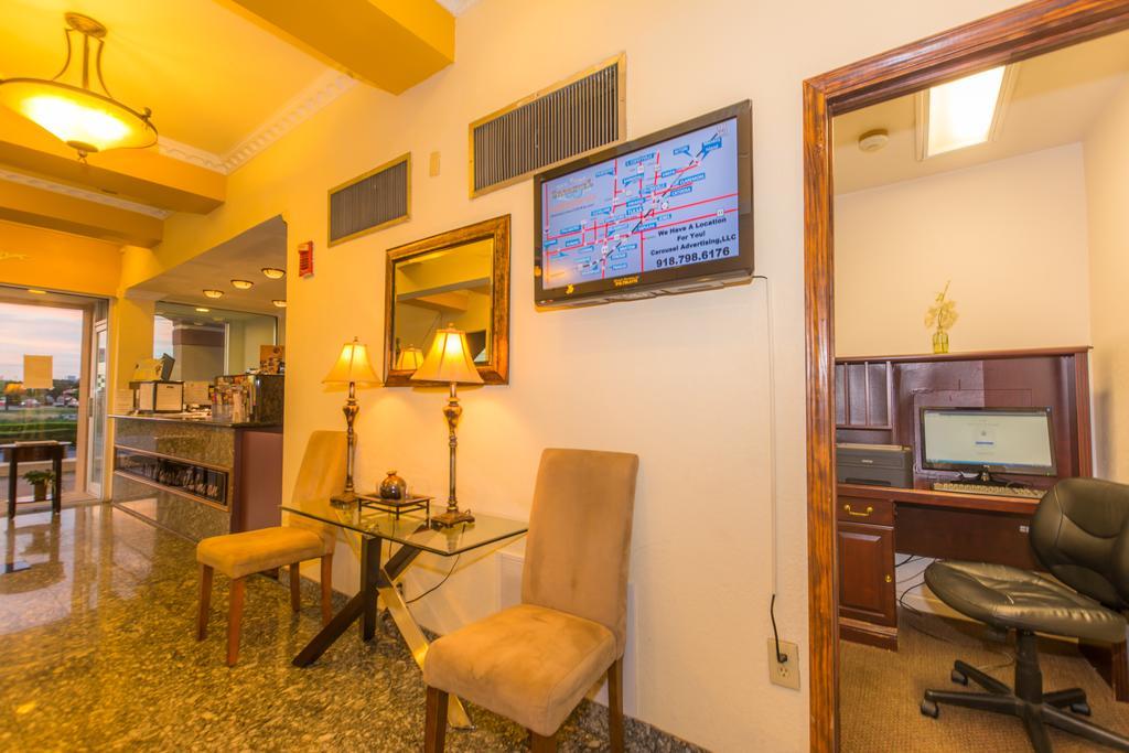 Hotel Howard Johnson By Wyndham Okc Airport, Fairgrounds, I40