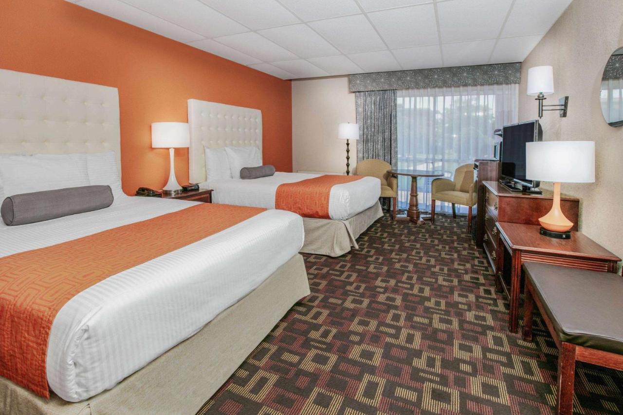Hotel Howard Johnson By Wyndham Okc Airport, Fairgrounds, I40
