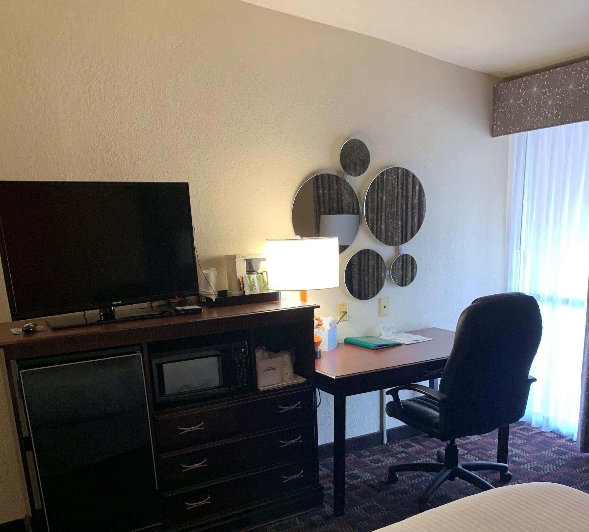 Howard Johnson By Wyndham Okc Airport, Fairgrounds, I40 Hotel Oklahoma City